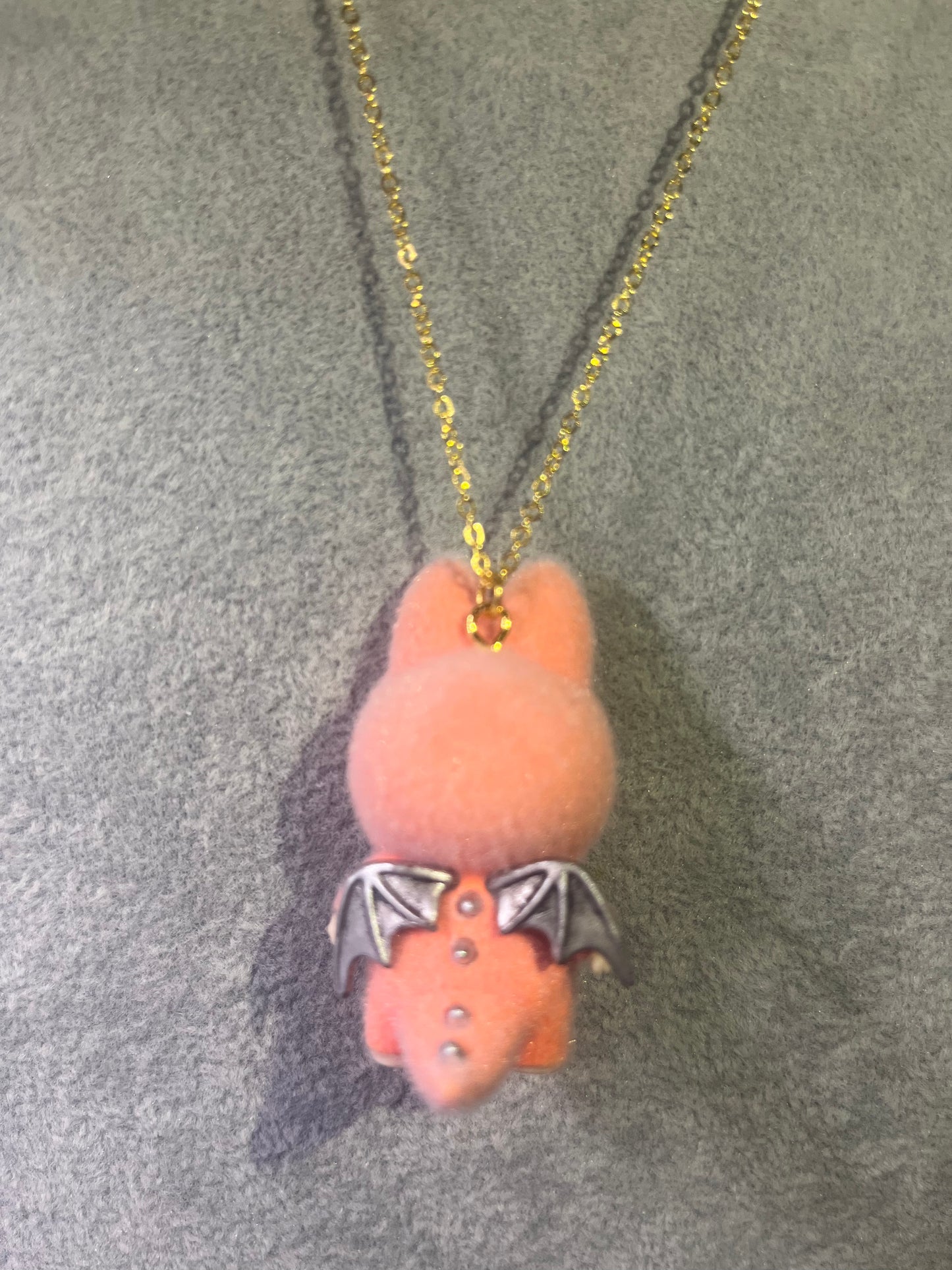 Collar Labubu ángel melón
