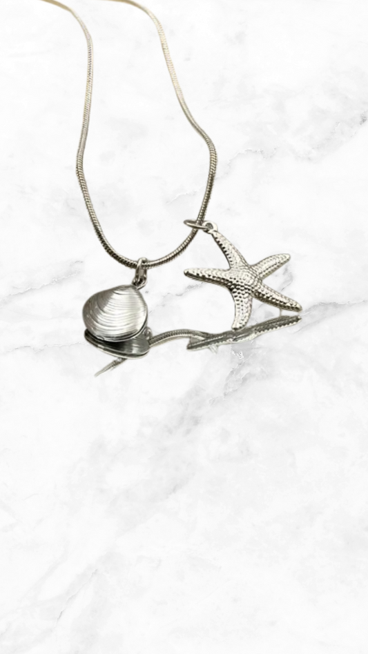 Collar estrella de mar y concha plateado